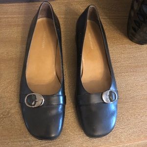 Naturalizer flat shoes
